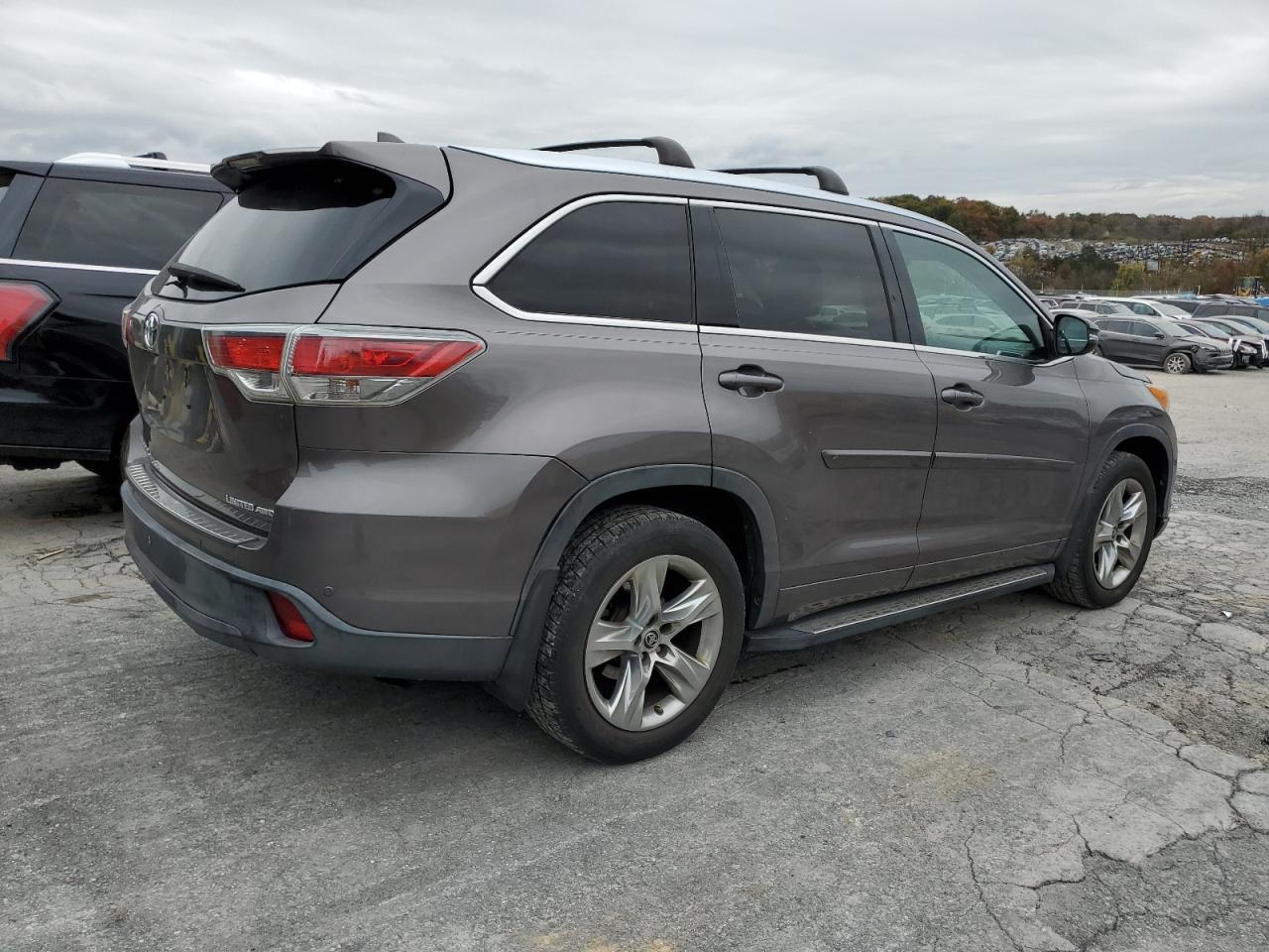 2016 TOYOTA HIGHLANDER