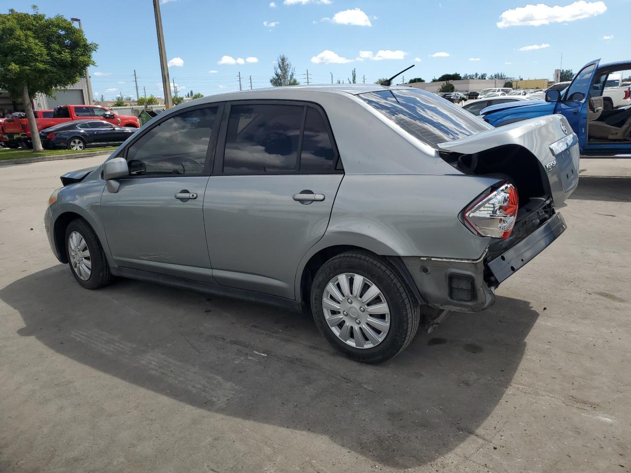 2011 NISSAN VERSA