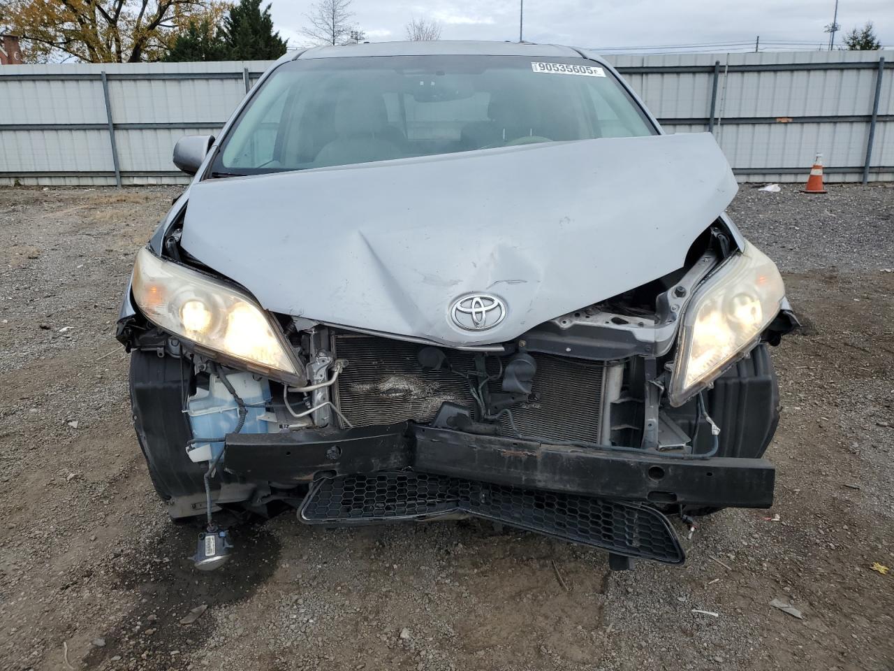 2013 TOYOTA SIENNA