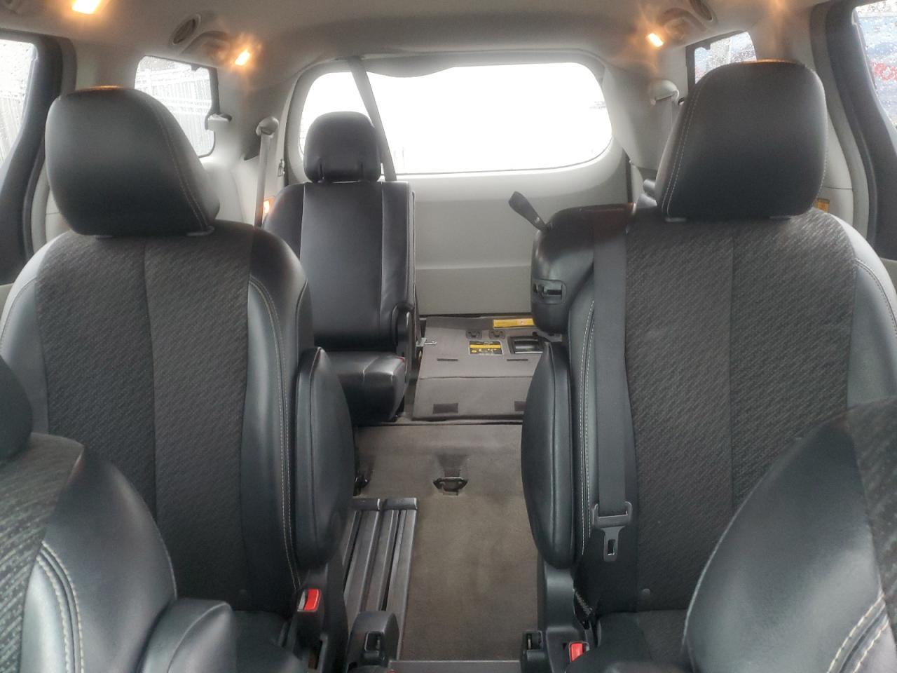 2013 TOYOTA SIENNA