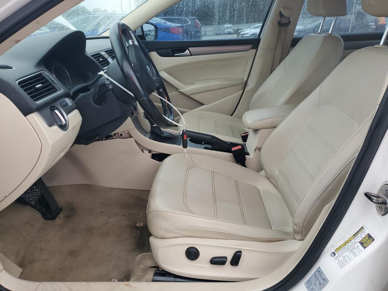2014 VOLKSWAGEN Passat