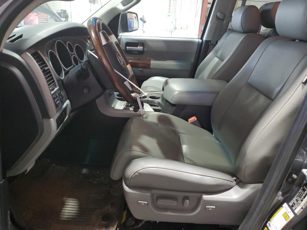 2017 TOYOTA Sequoia