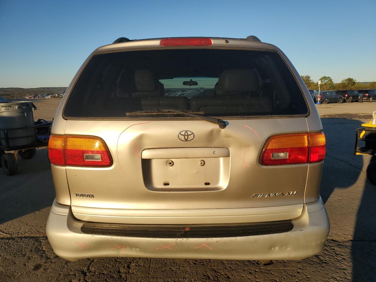 2000 TOYOTA SIENNA