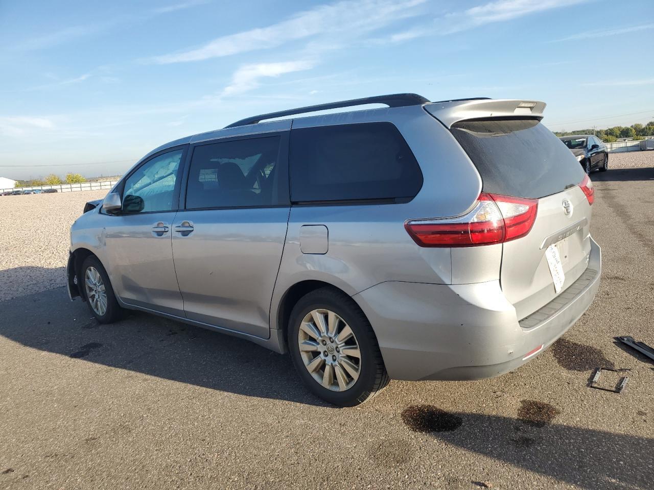 2015 TOYOTA SIENNA