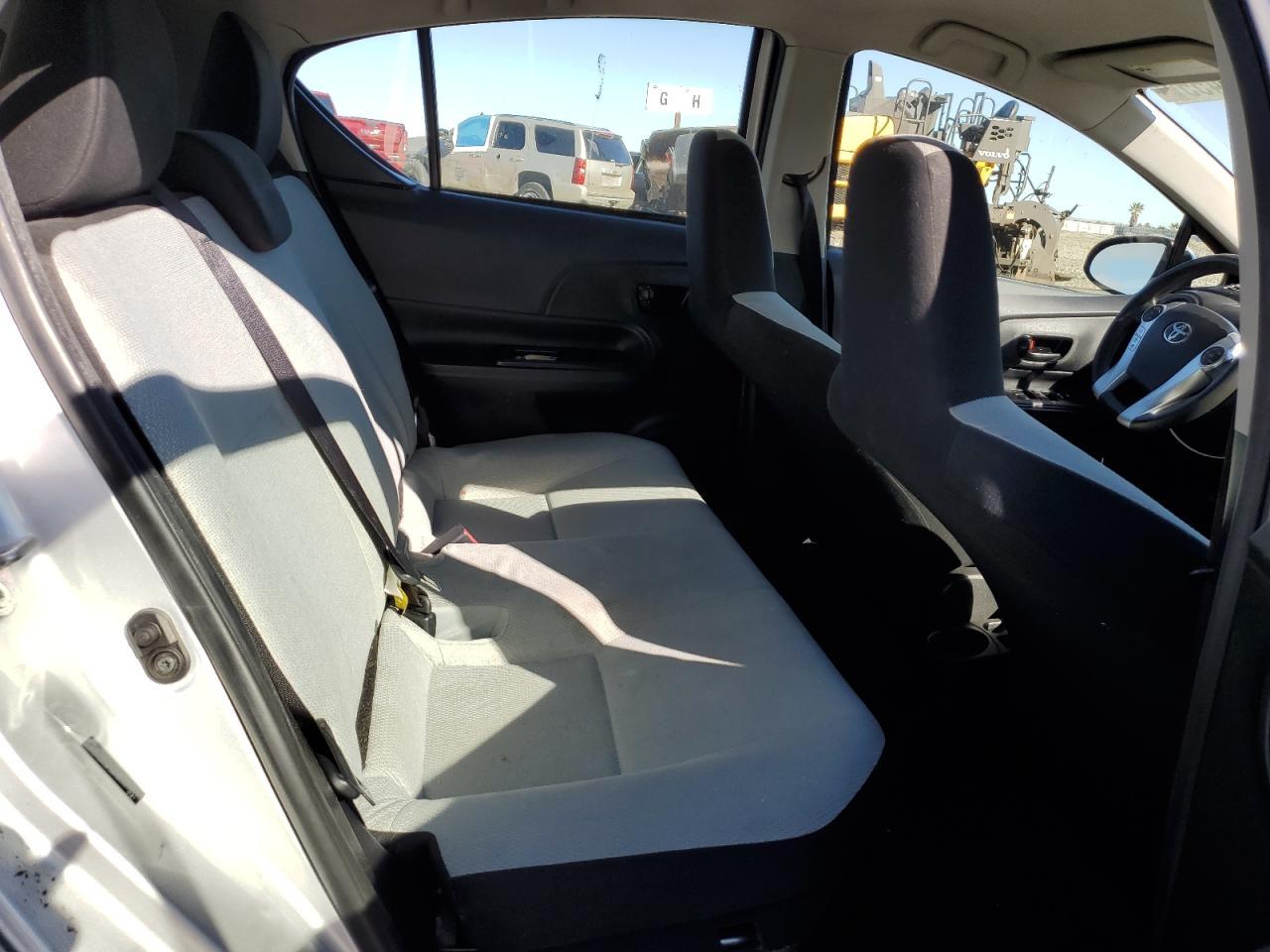 2015 TOYOTA Prius c