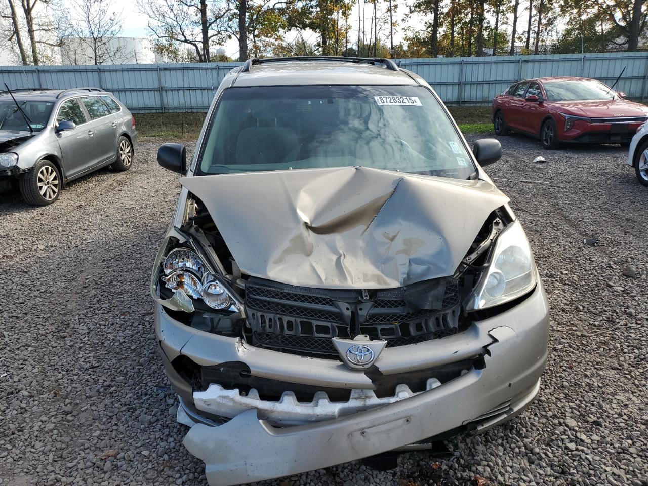 2004 TOYOTA SIENNA