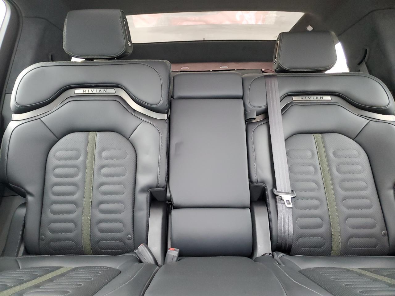 2025 RIVIAN R1s