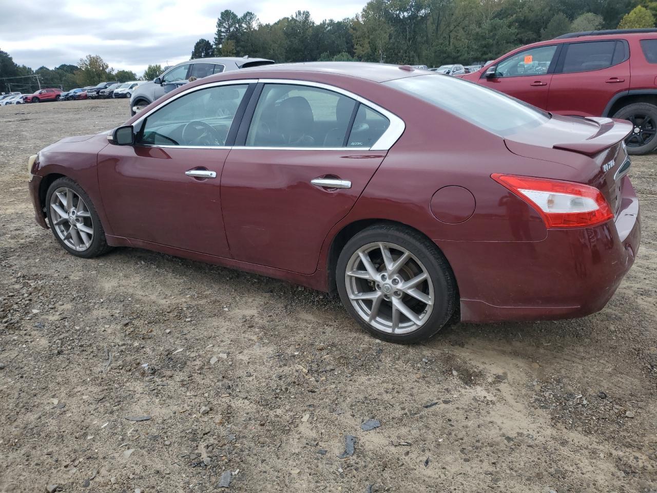 2010 NISSAN Maxima