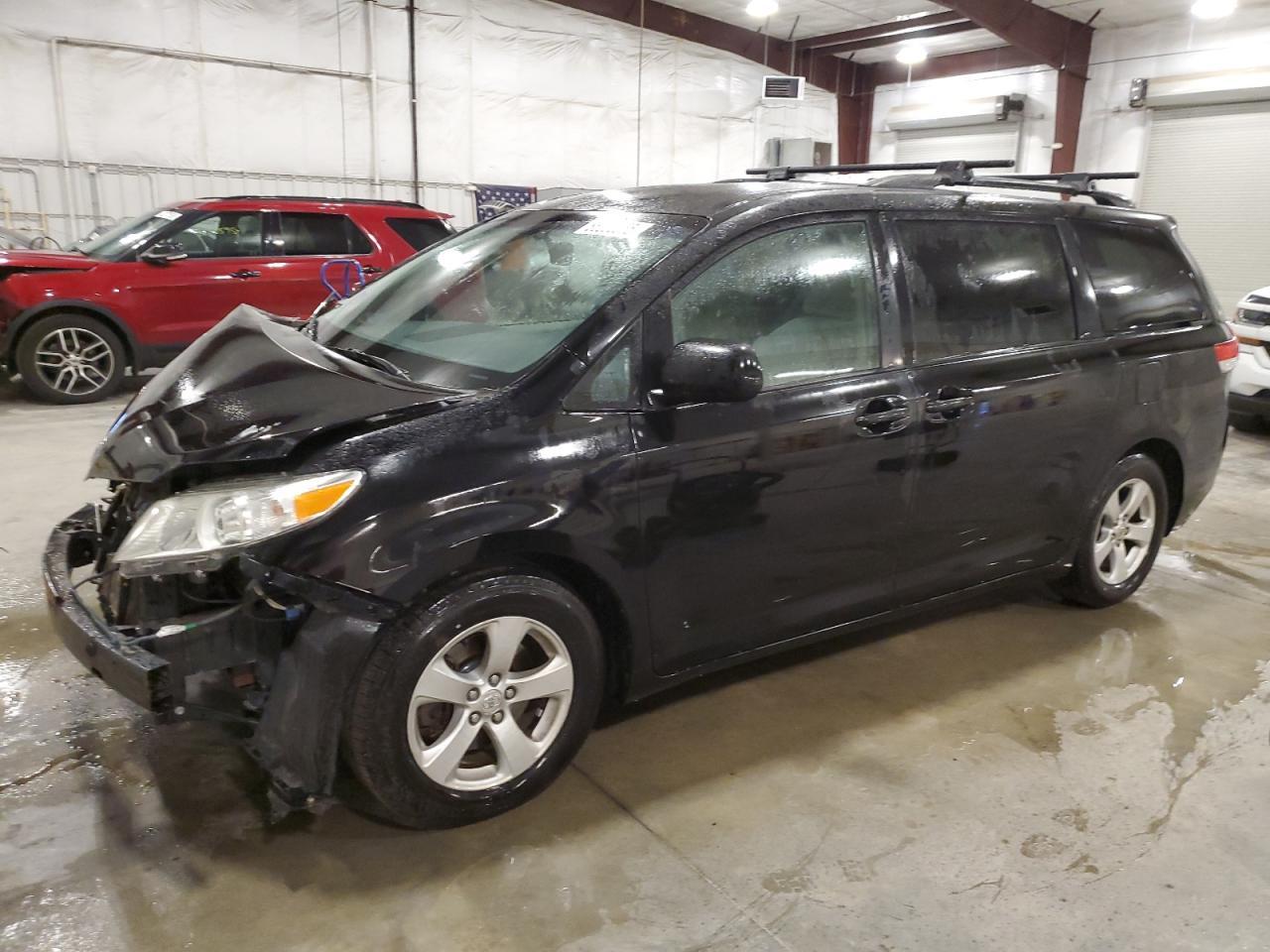 2012 TOYOTA SIENNA