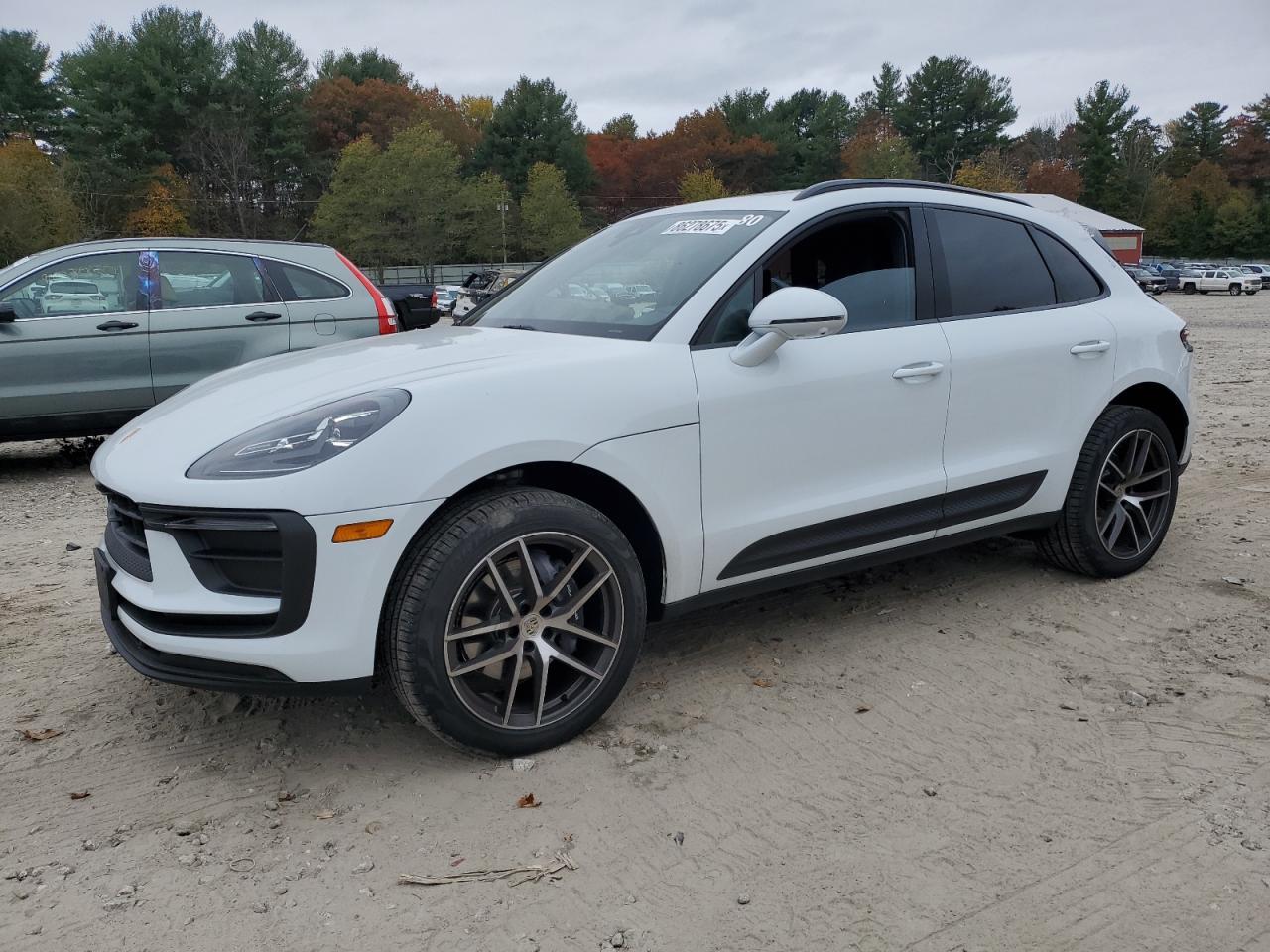 2025 PORSCHE Macan