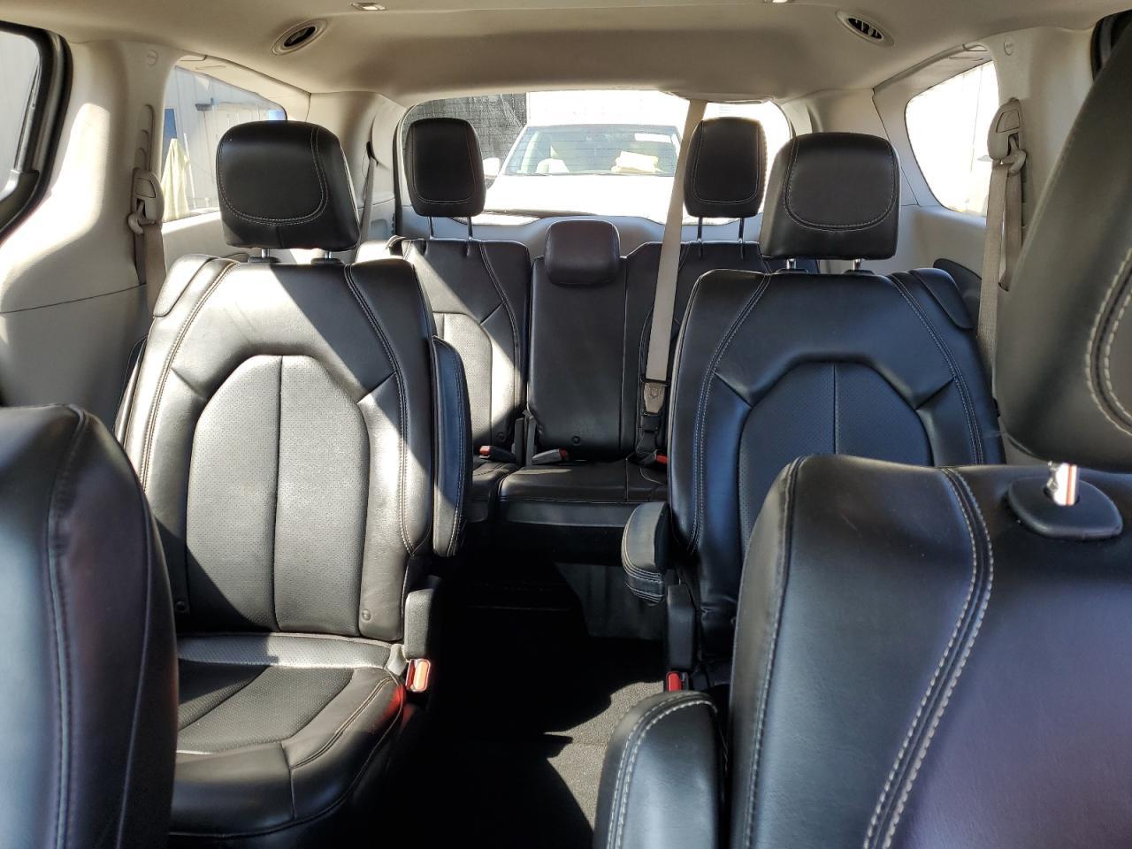 2020 CHRYSLER Voyager