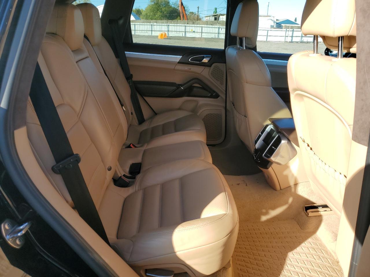 2016 PORSCHE CAYENNE