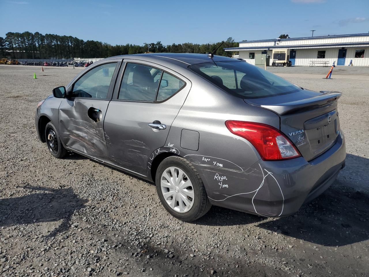 2016 NISSAN VERSA