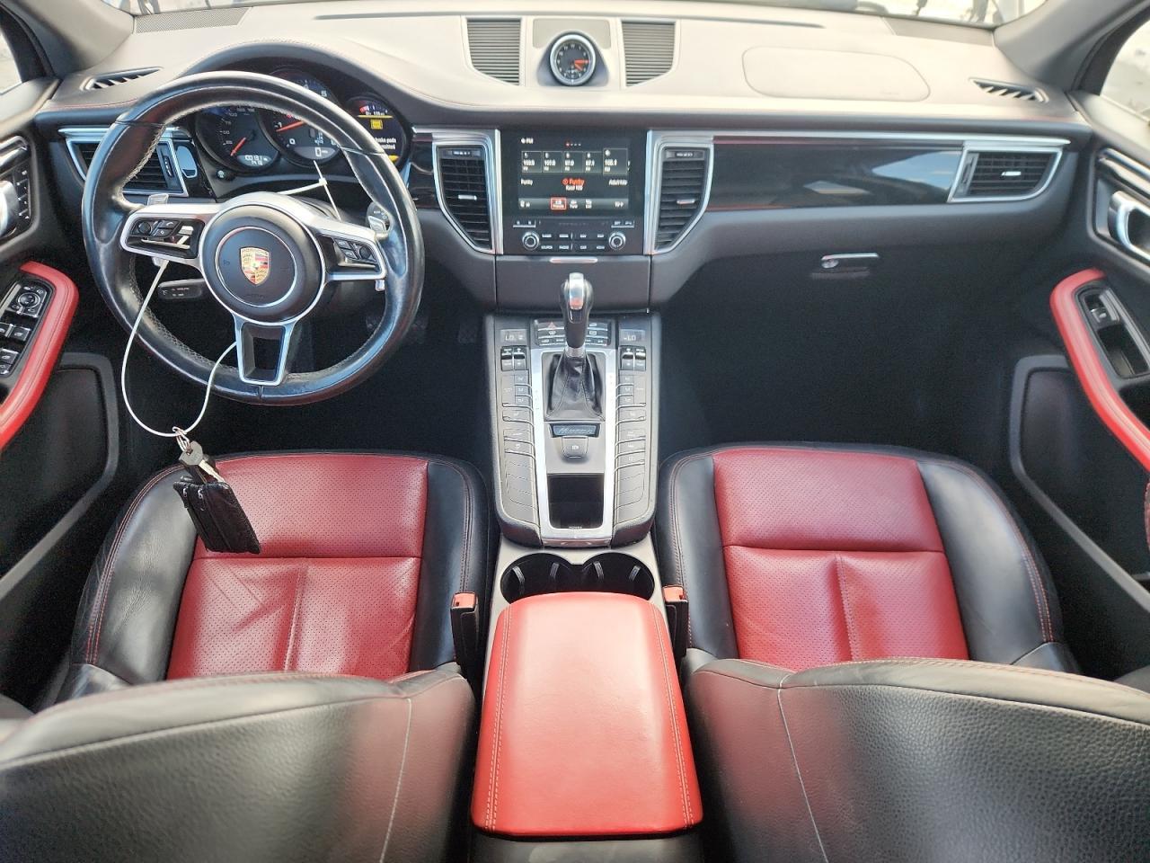 2017 PORSCHE Macan