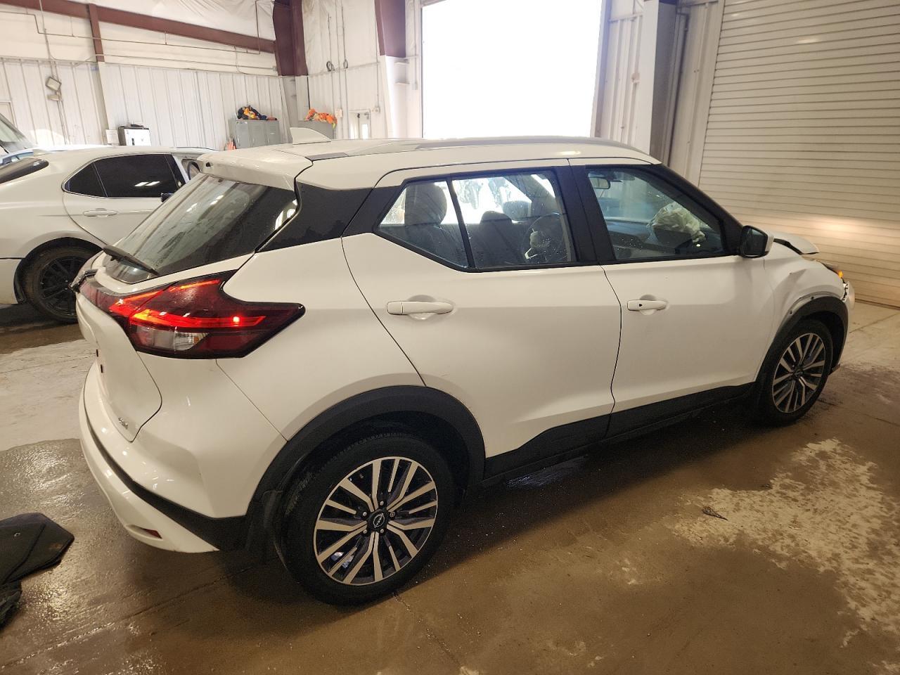 2023 NISSAN KICKS