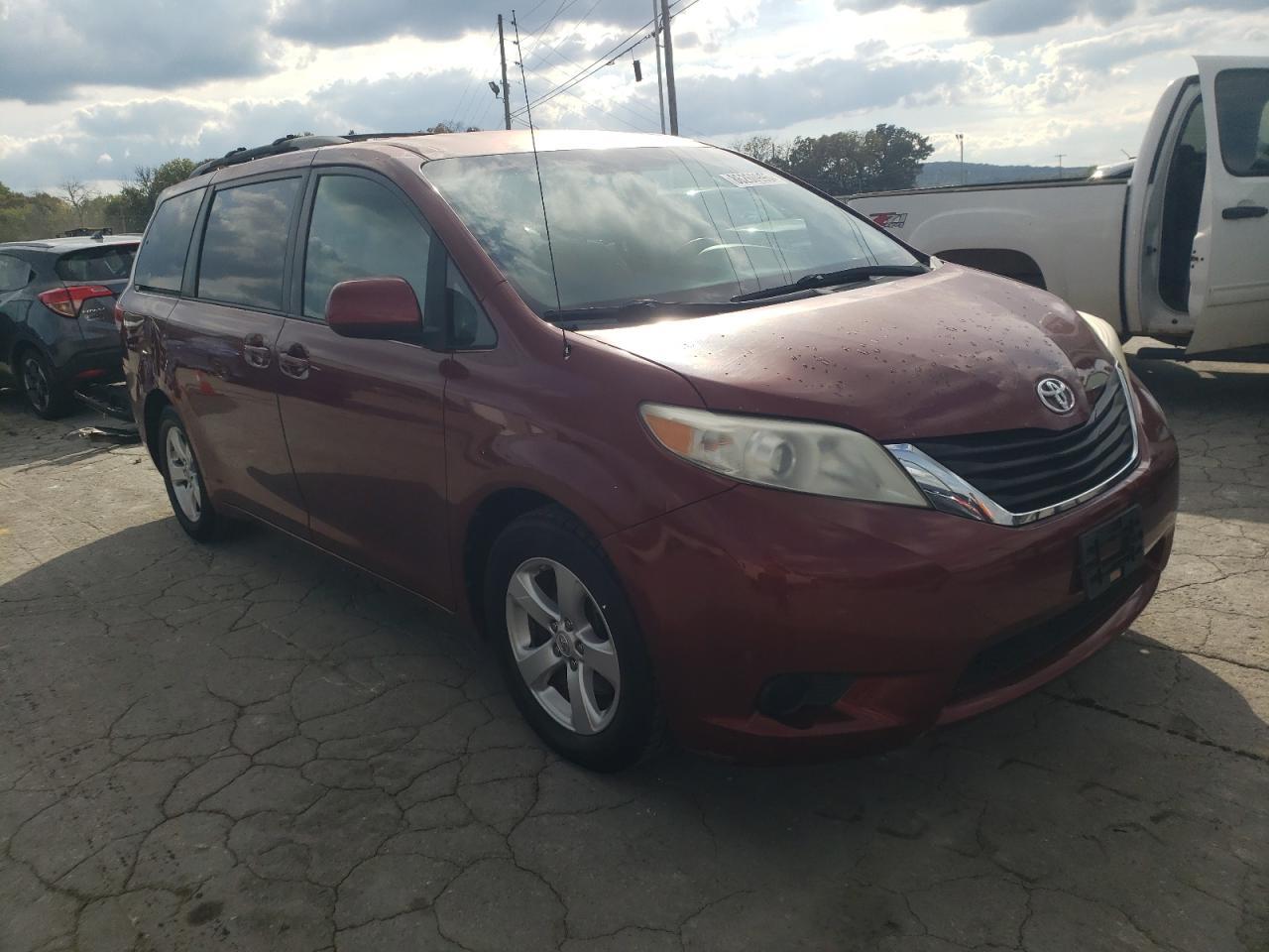 2012 TOYOTA SIENNA