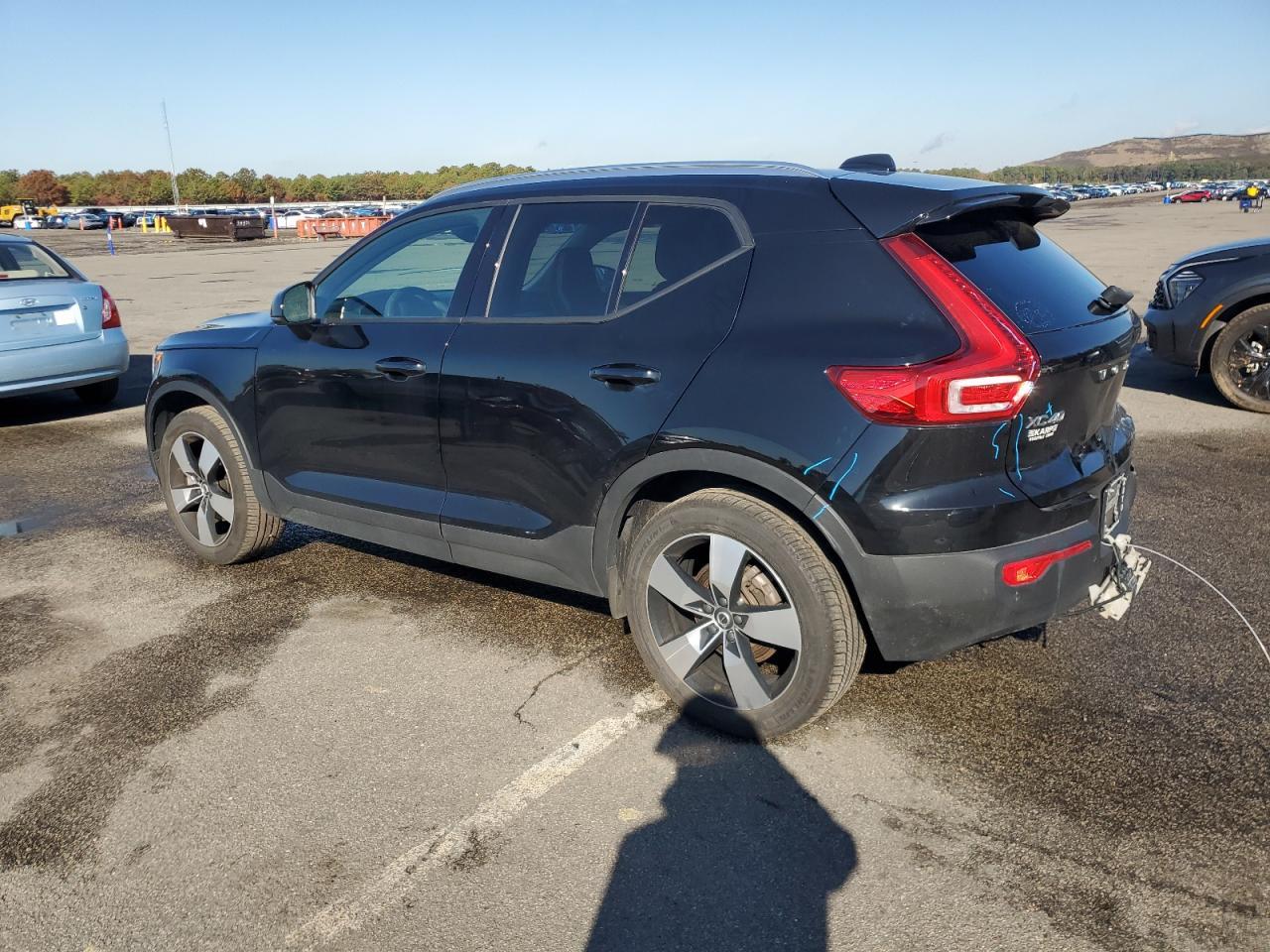 2022 VOLVO XC40