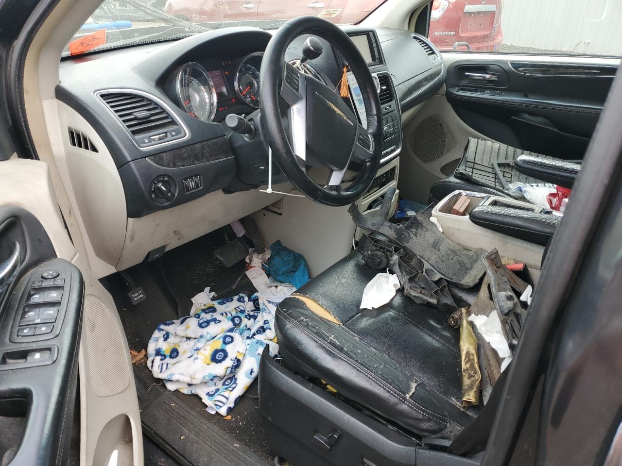 2012 CHRYSLER Town & Country