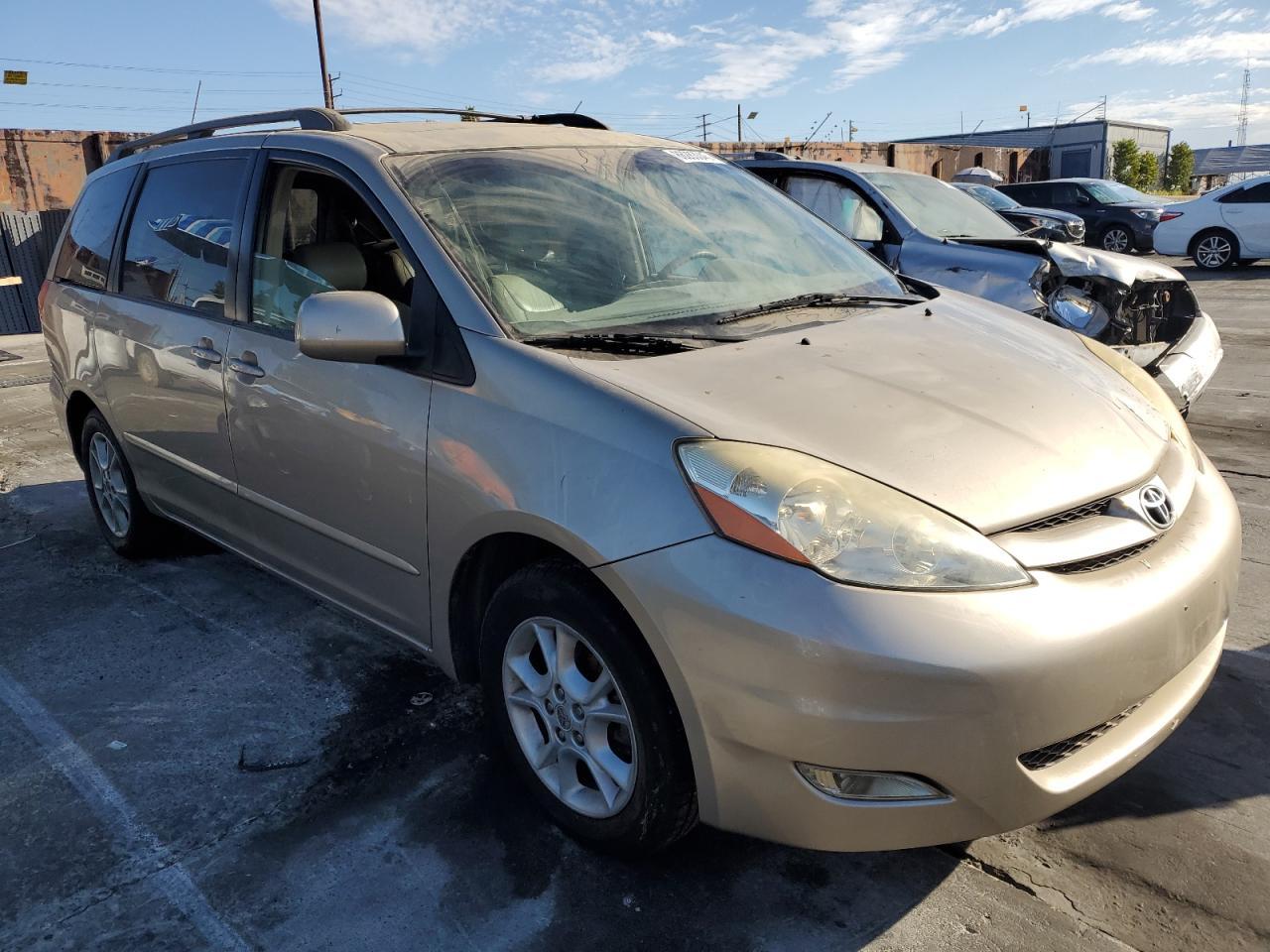 2006 TOYOTA SIENNA
