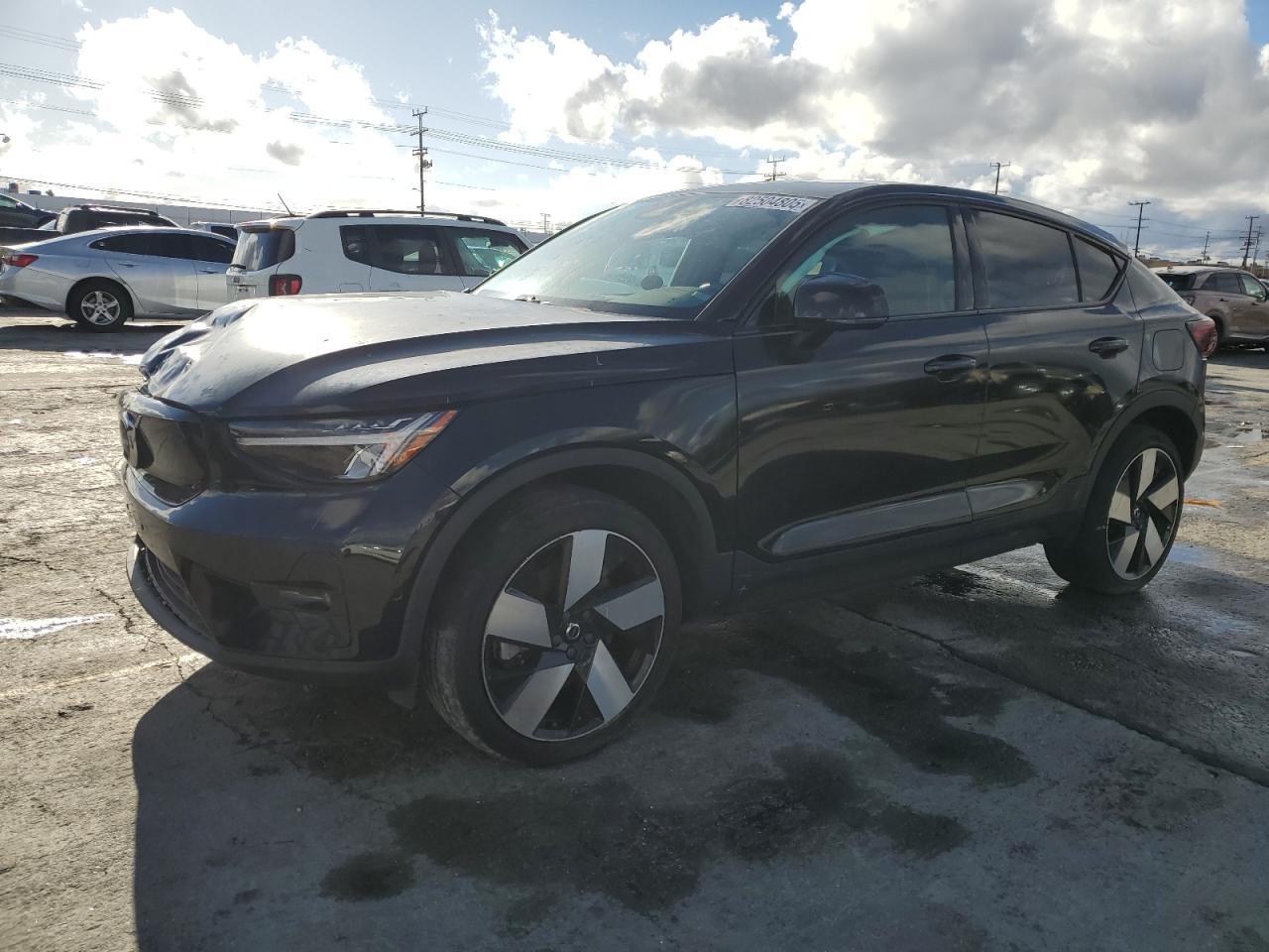 2023 VOLVO C40