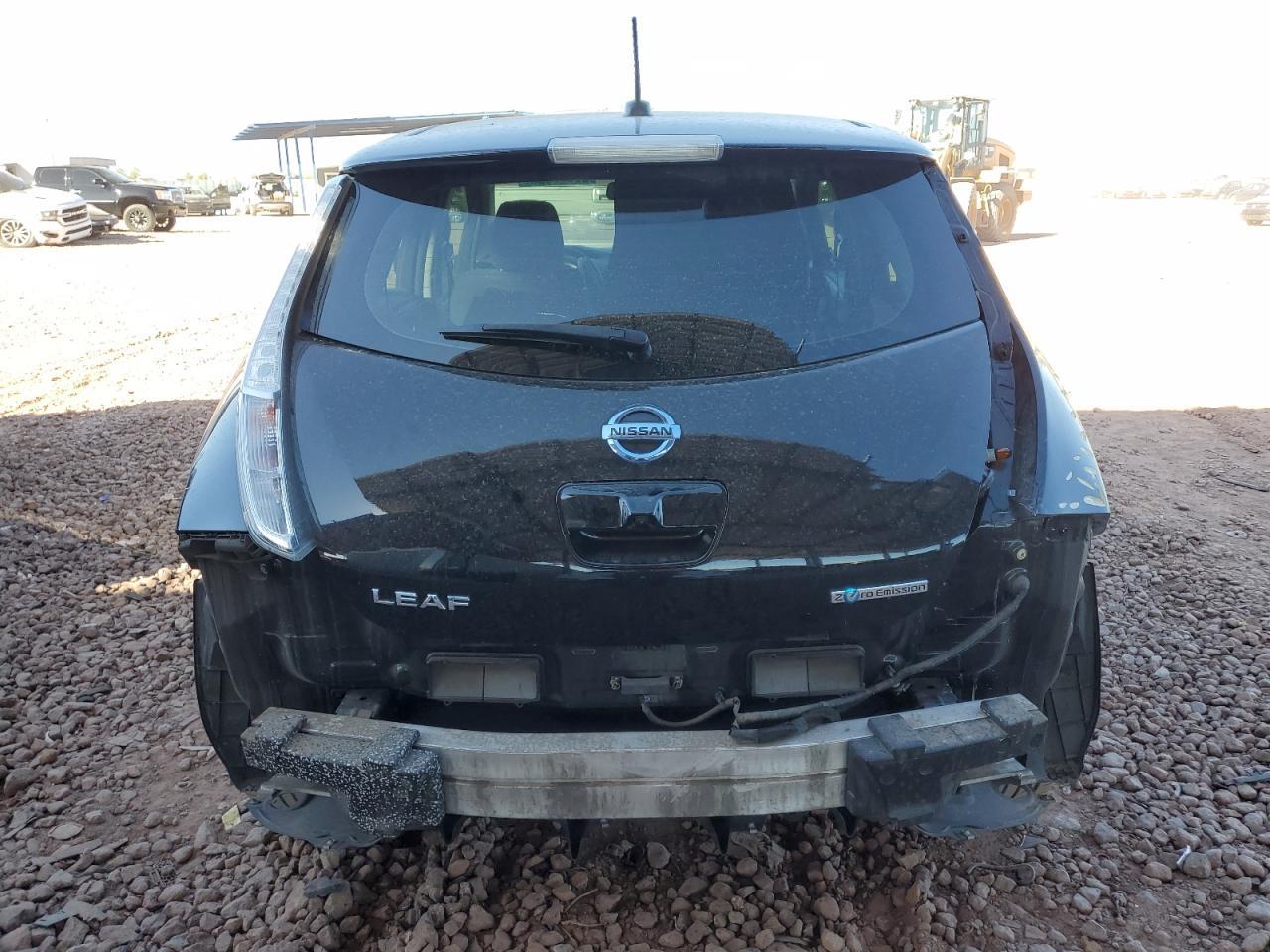 2016 NISSAN LEAF