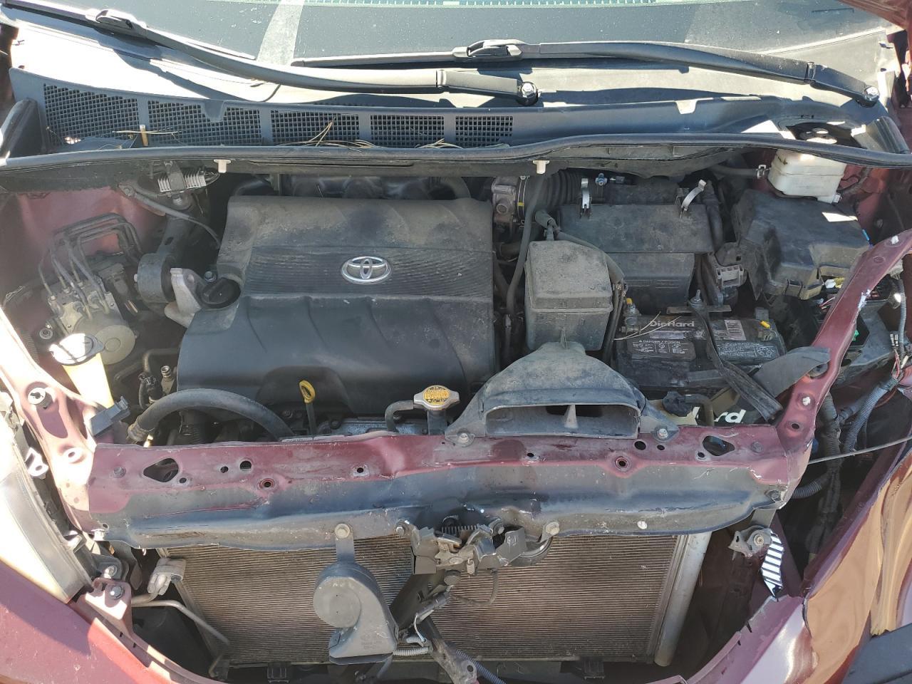 2011 TOYOTA SIENNA