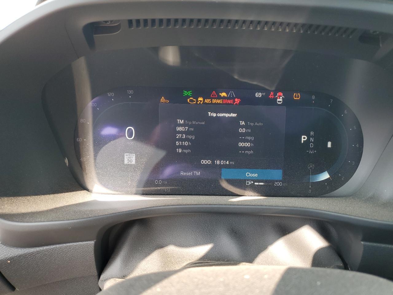 2025 VOLVO XC40