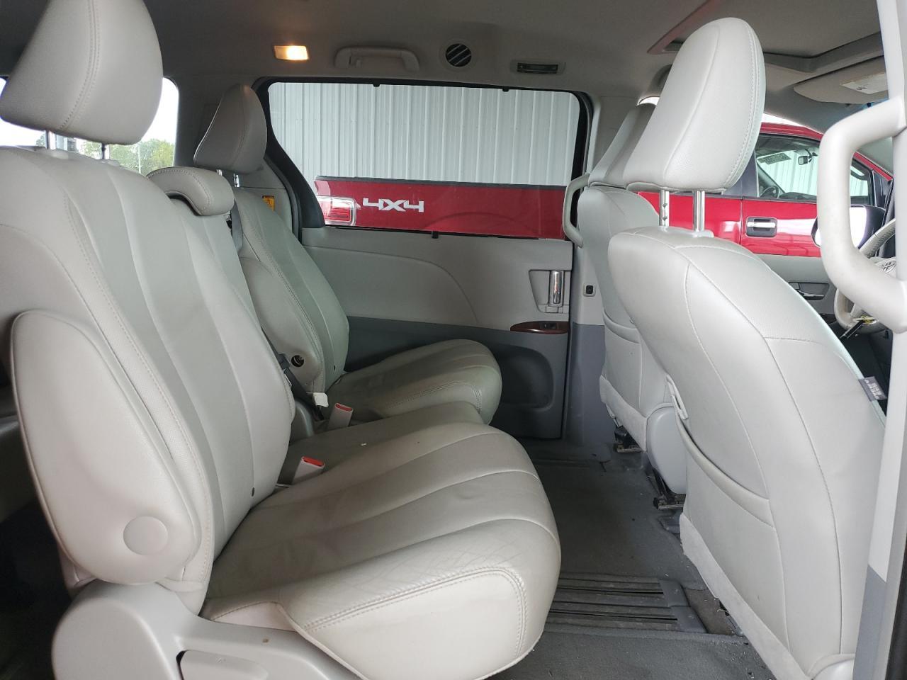 2013 TOYOTA SIENNA