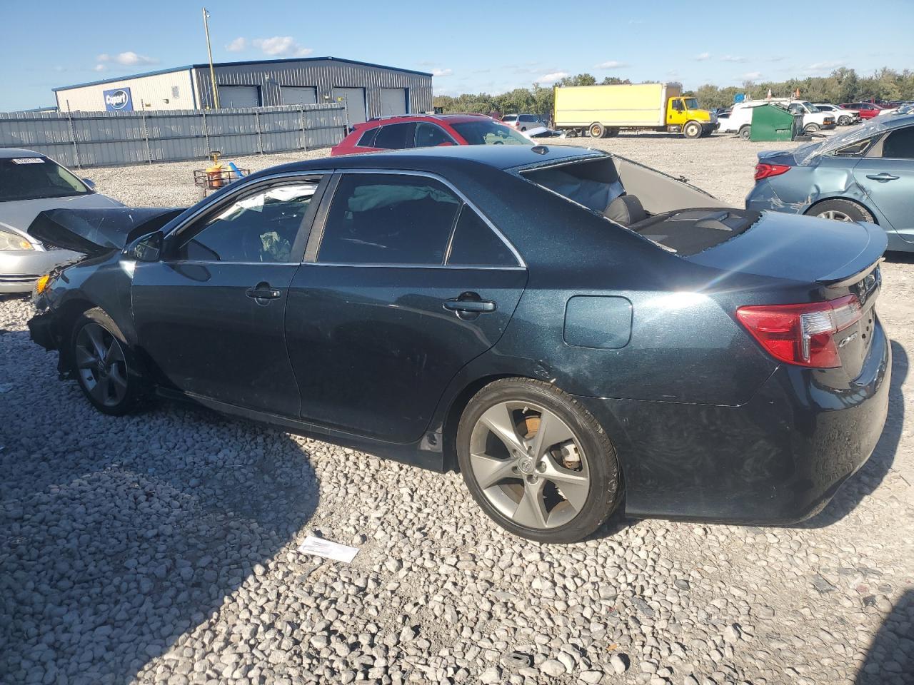 2014 TOYOTA CAMRY