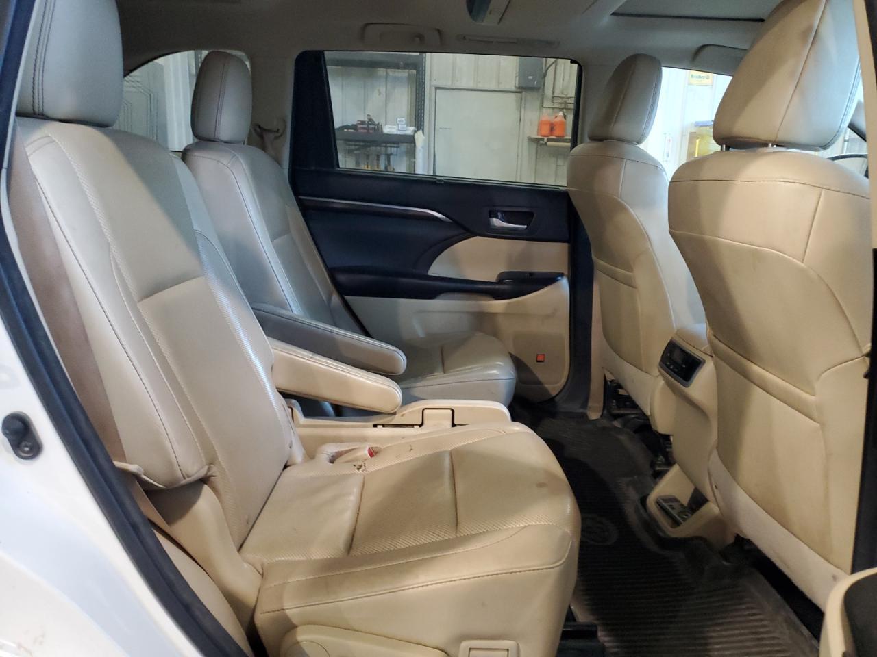 2016 TOYOTA HIGHLANDER