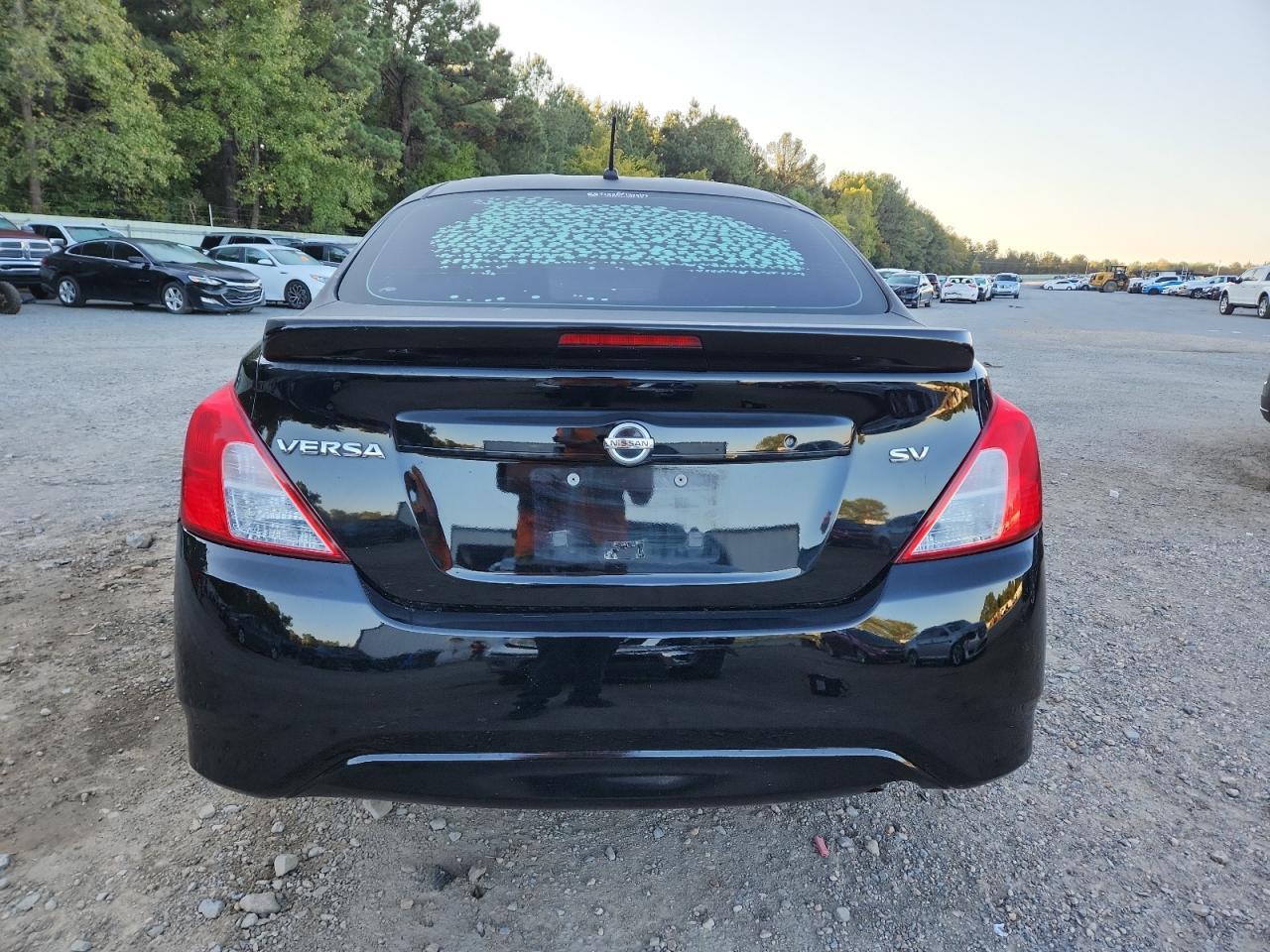 2017 NISSAN VERSA