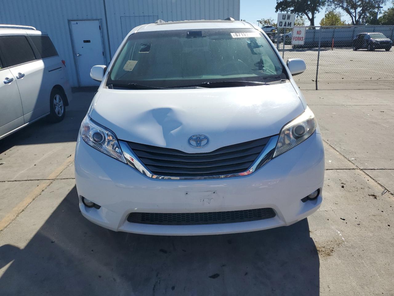 2013 TOYOTA SIENNA