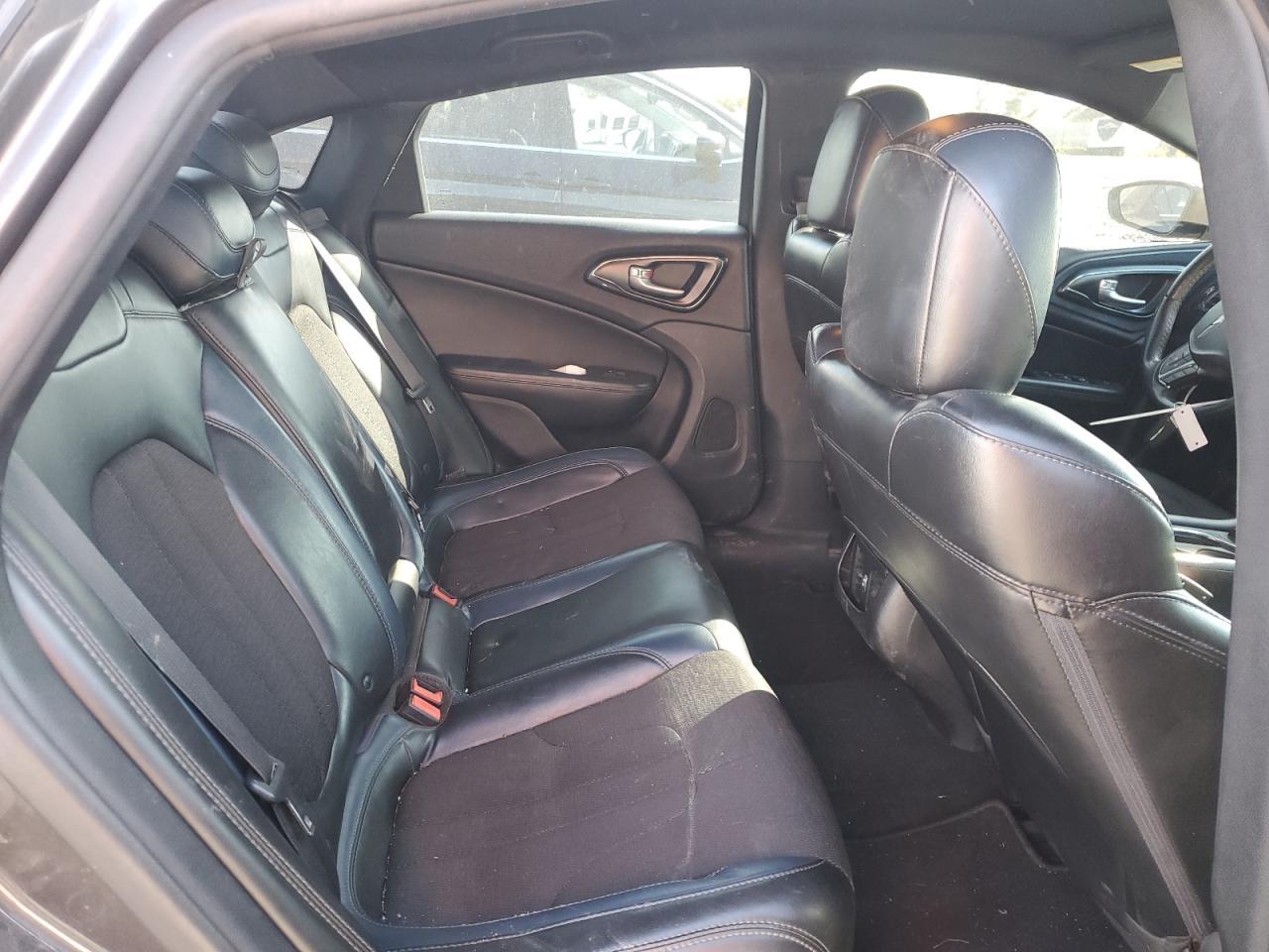 2016 CHRYSLER 200