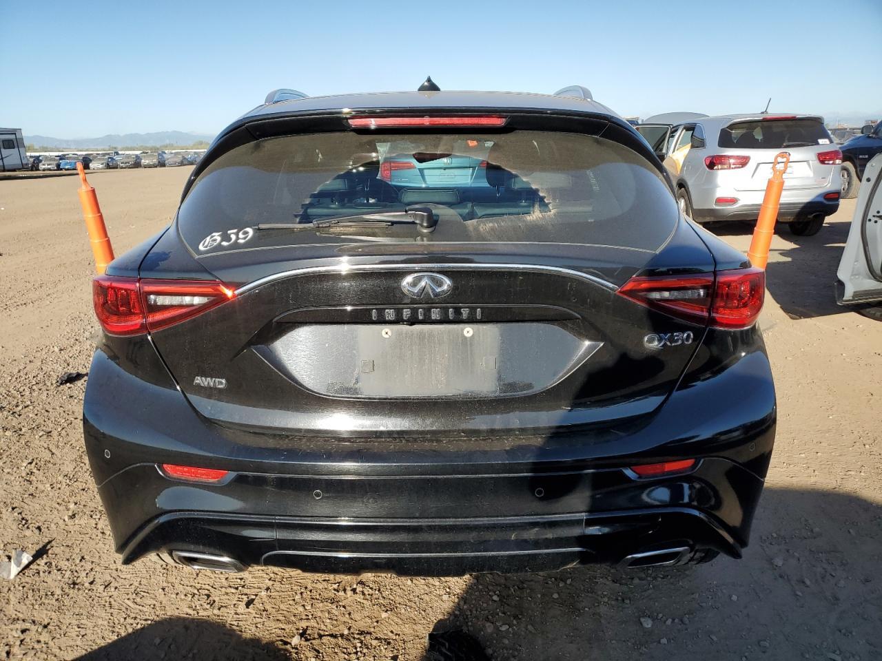 2017 INFINITI QX30