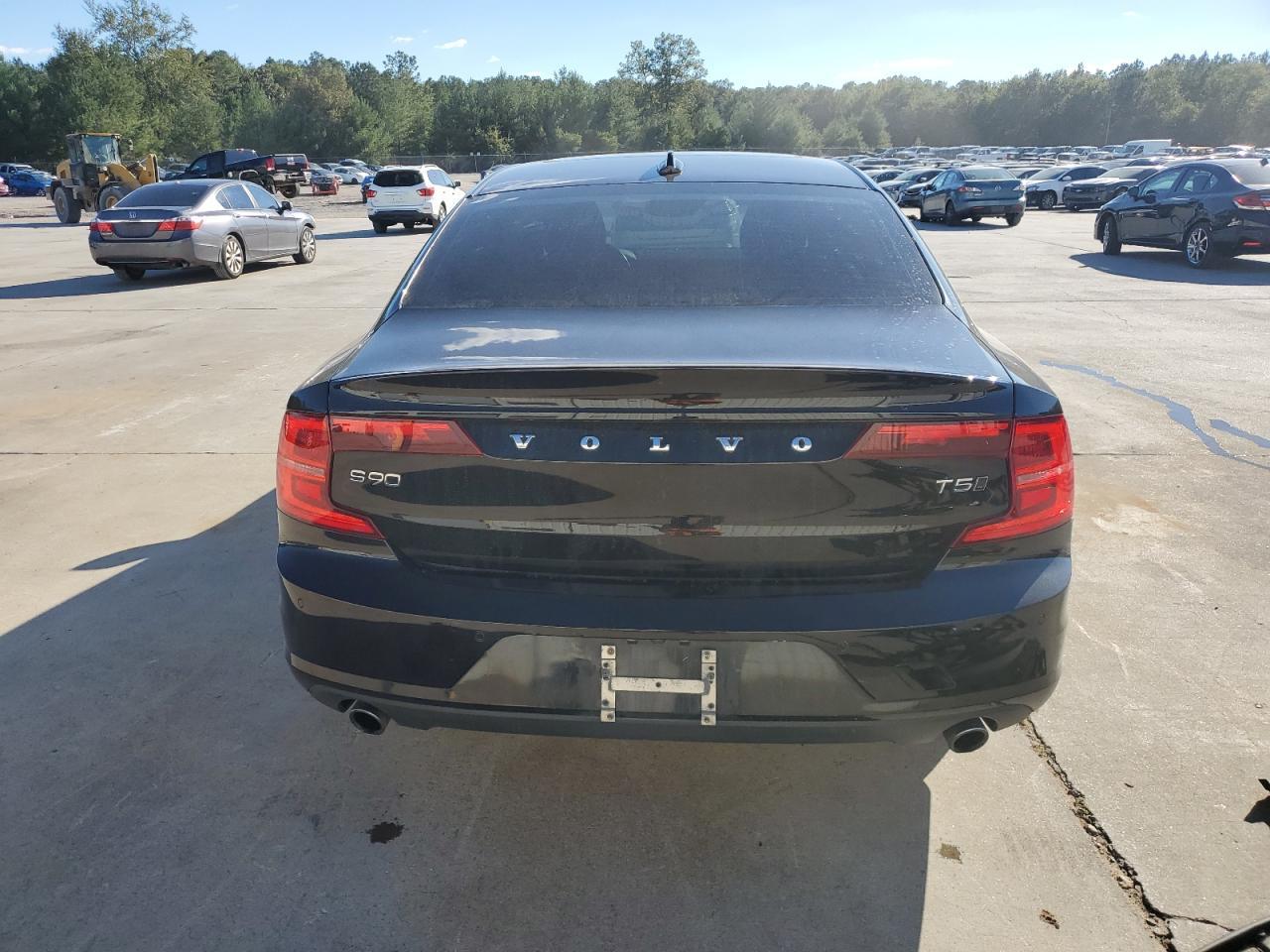 2018 VOLVO S90