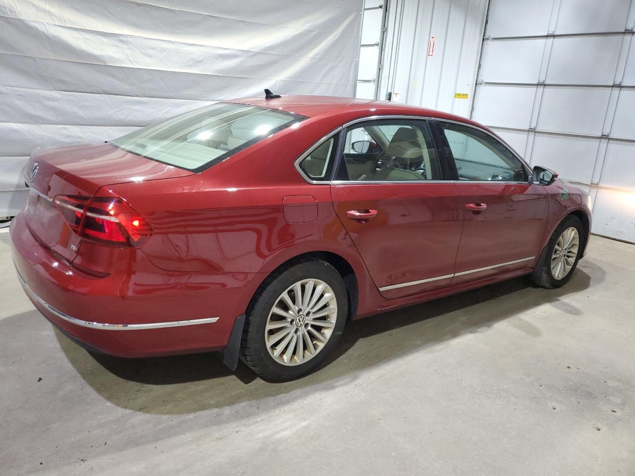 2017 VOLKSWAGEN Passat