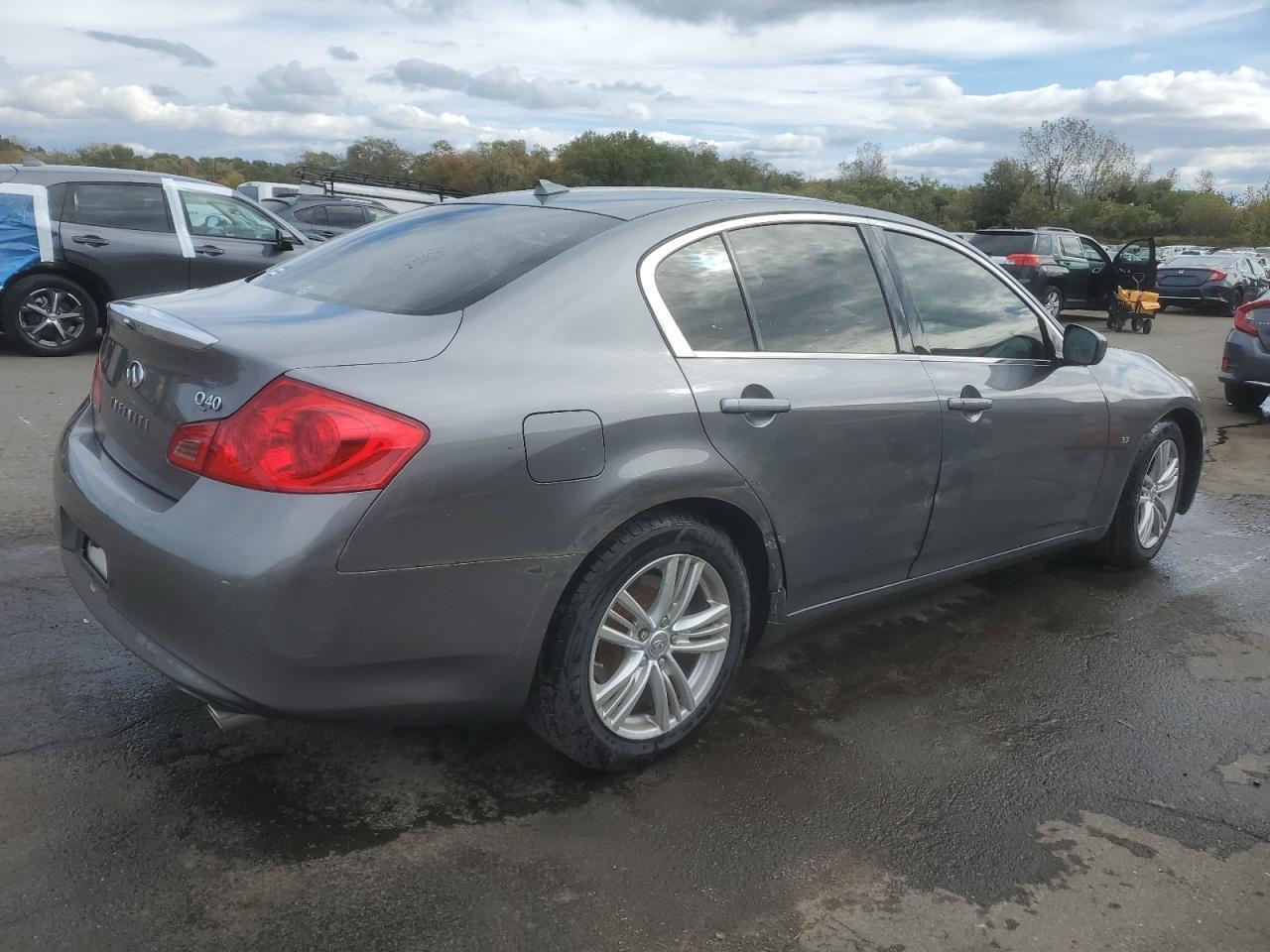 2015 INFINITI Q40