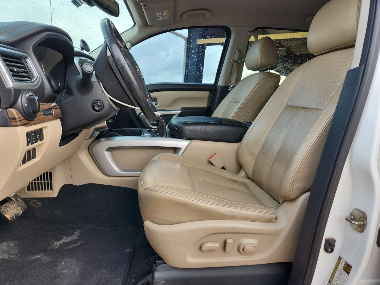 2016 NISSAN Titan