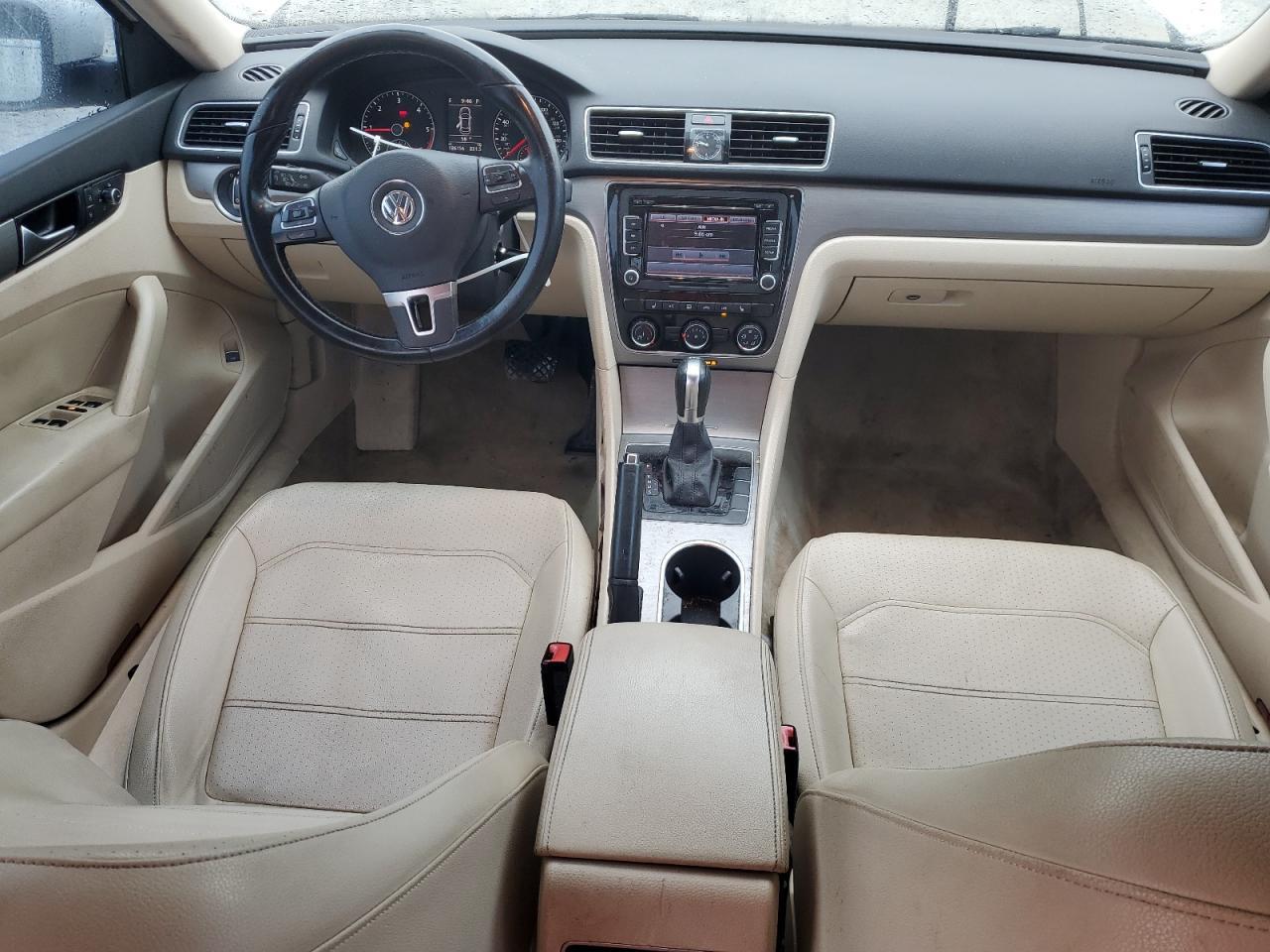 2014 VOLKSWAGEN Passat