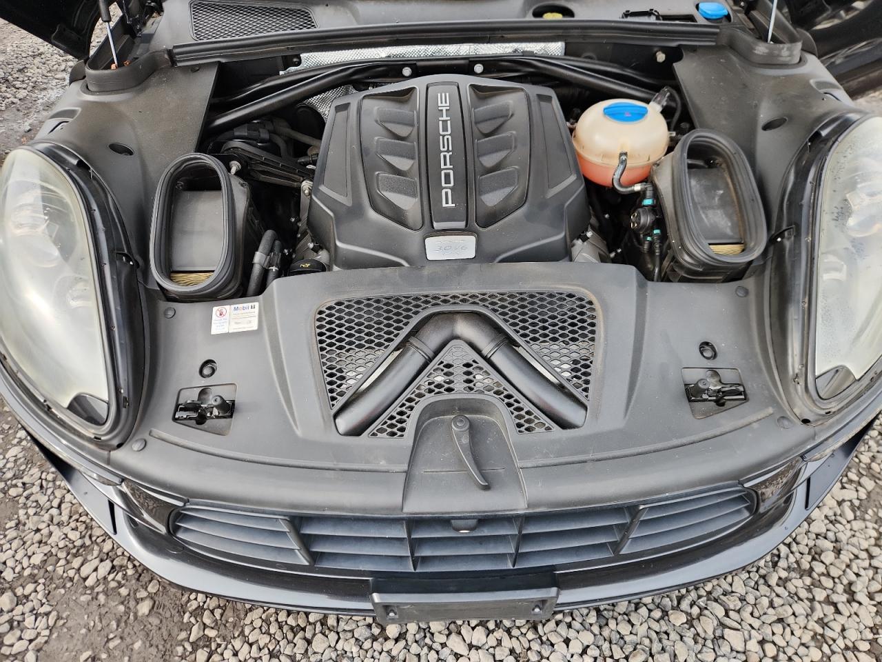 2017 PORSCHE Macan
