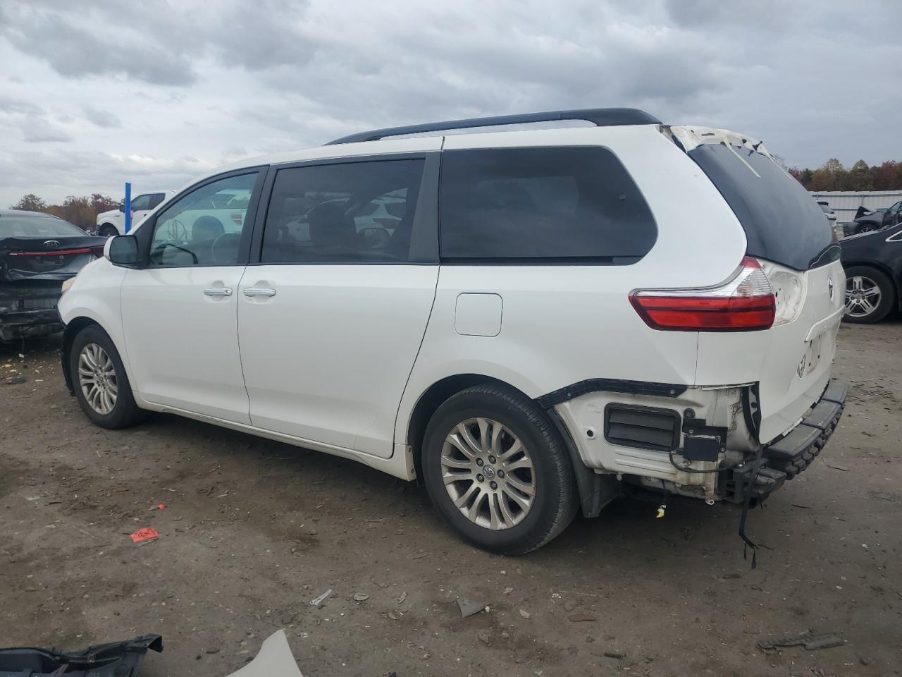 2016 TOYOTA SIENNA