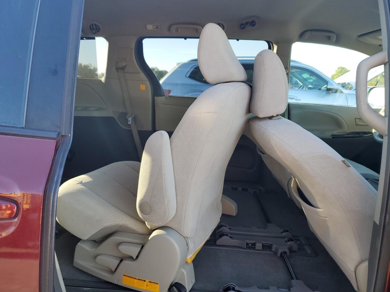 2012 TOYOTA SIENNA