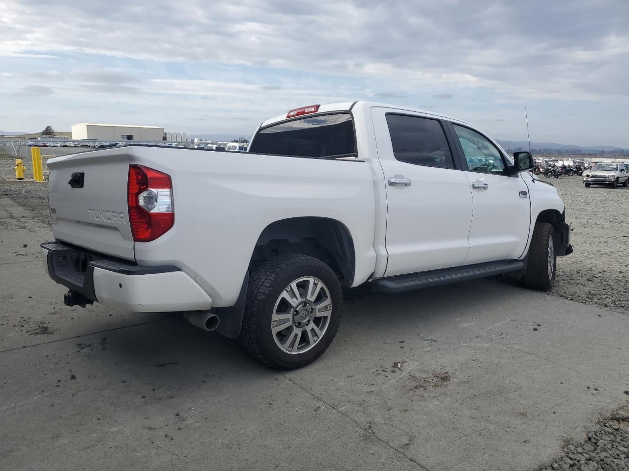 2015 TOYOTA TUNDRA
