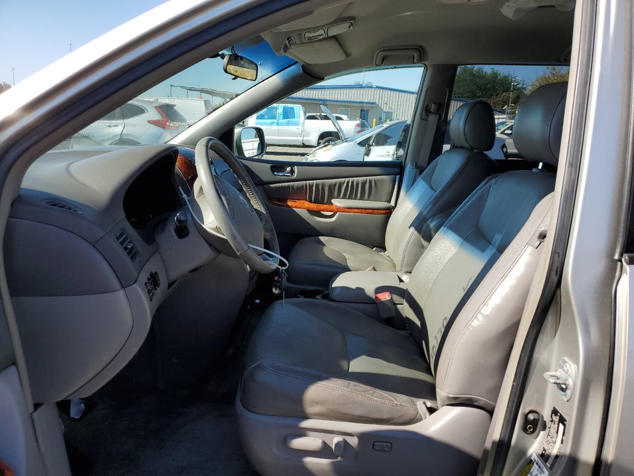 2006 TOYOTA SIENNA