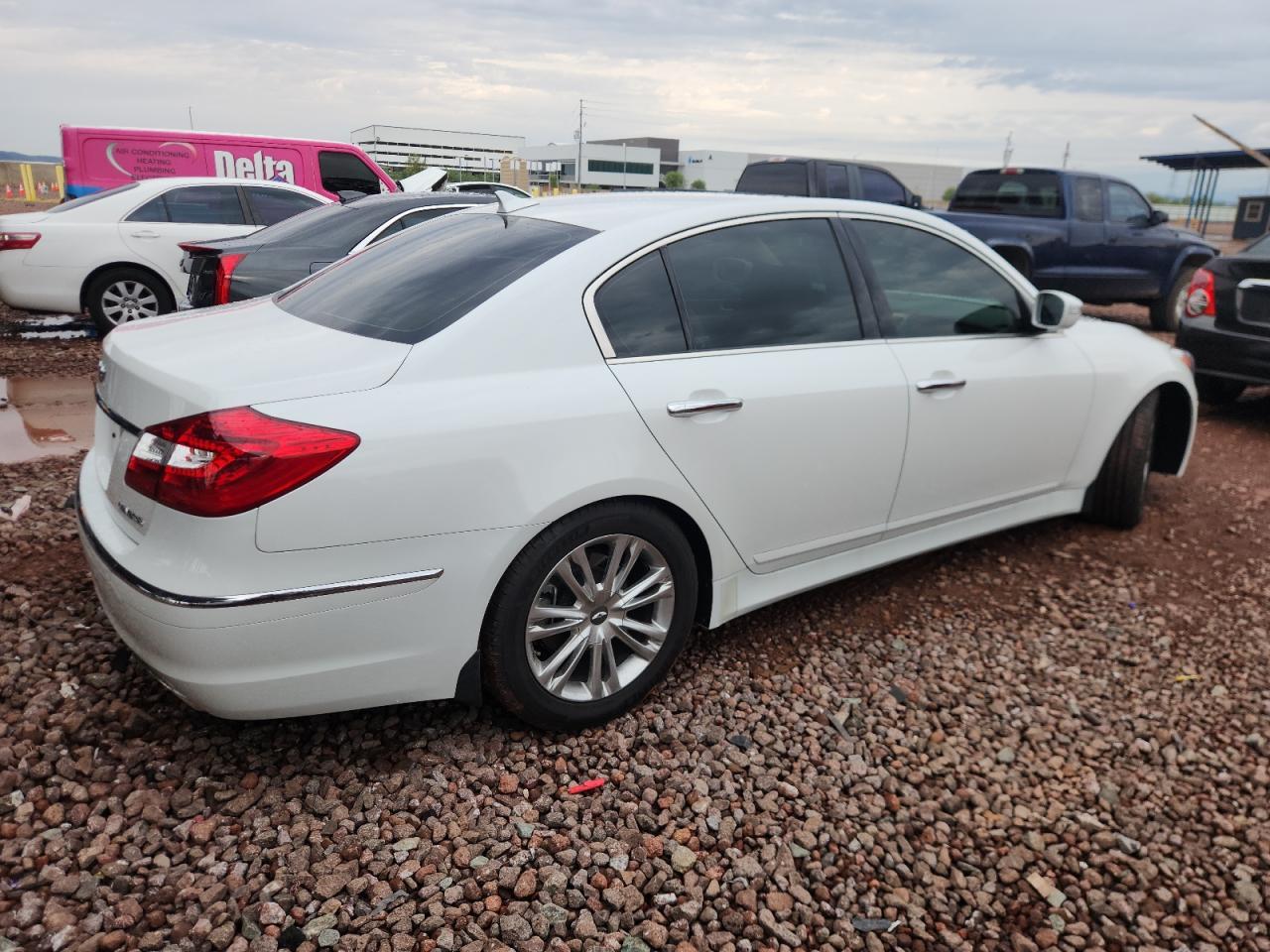 2013 HYUNDAI GENESIS