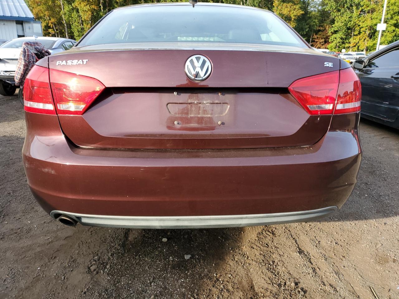 2012 VOLKSWAGEN Passat