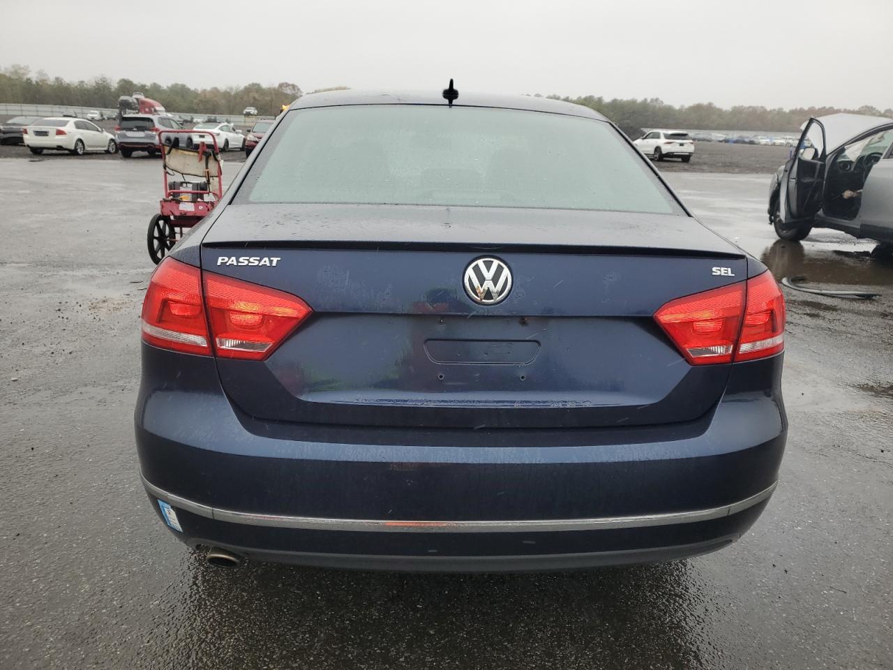 2012 VOLKSWAGEN Passat