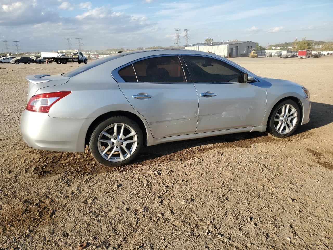 2011 NISSAN Maxima