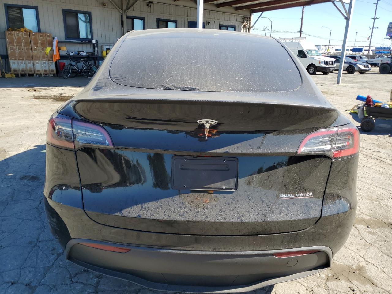 2025 TESLA MODEL Y