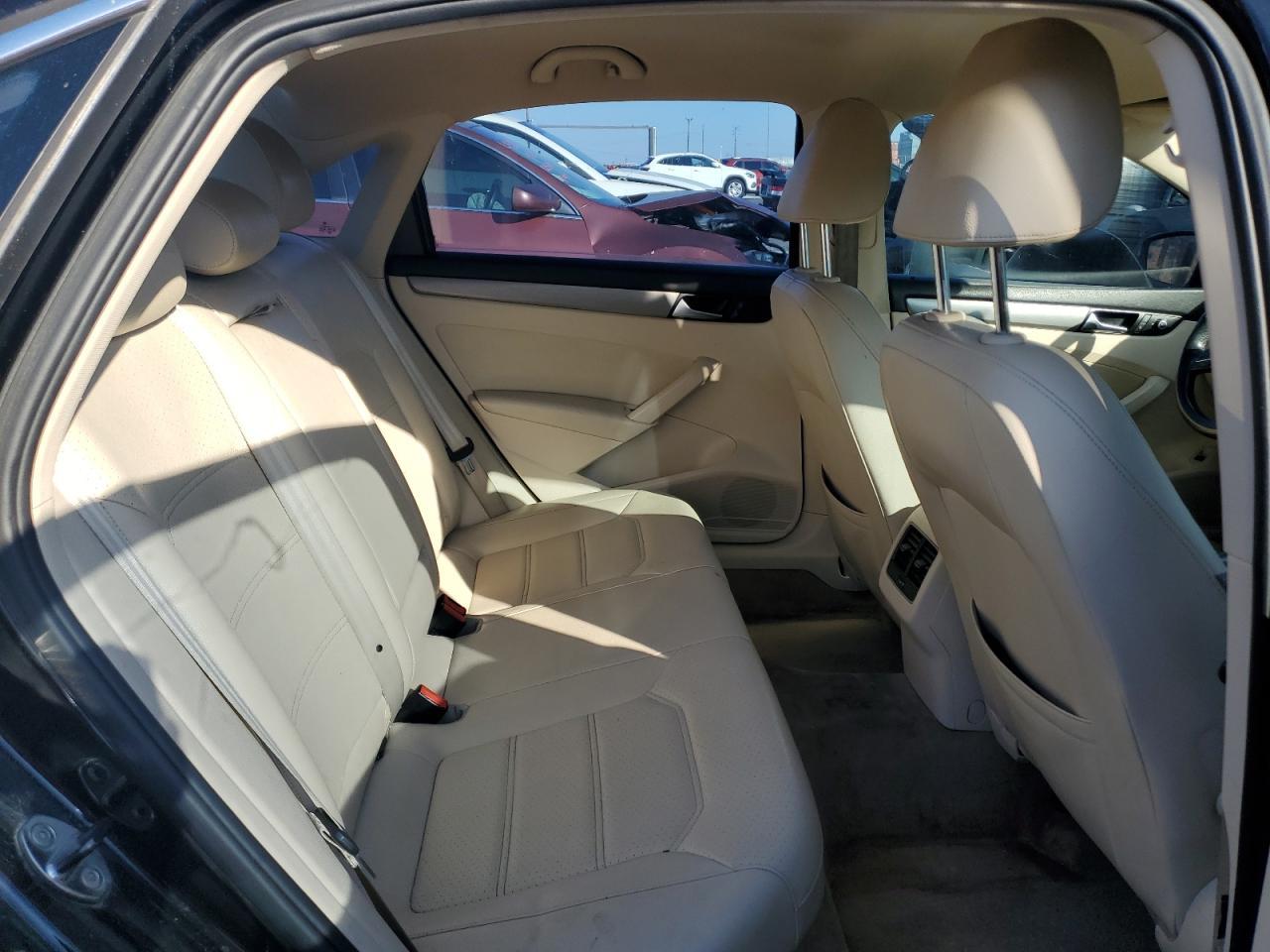 2014 VOLKSWAGEN Passat